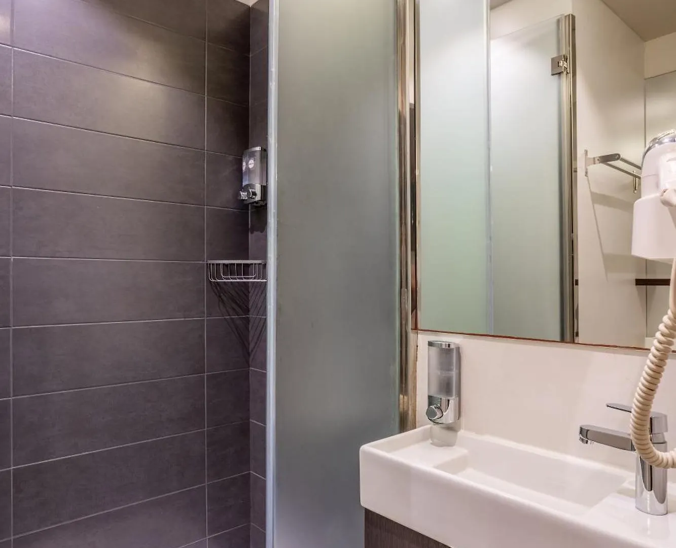 バルセロナPaseo De Gracia Catalan 4Bd With Private Terraceアパートメント アパート バルセロナ