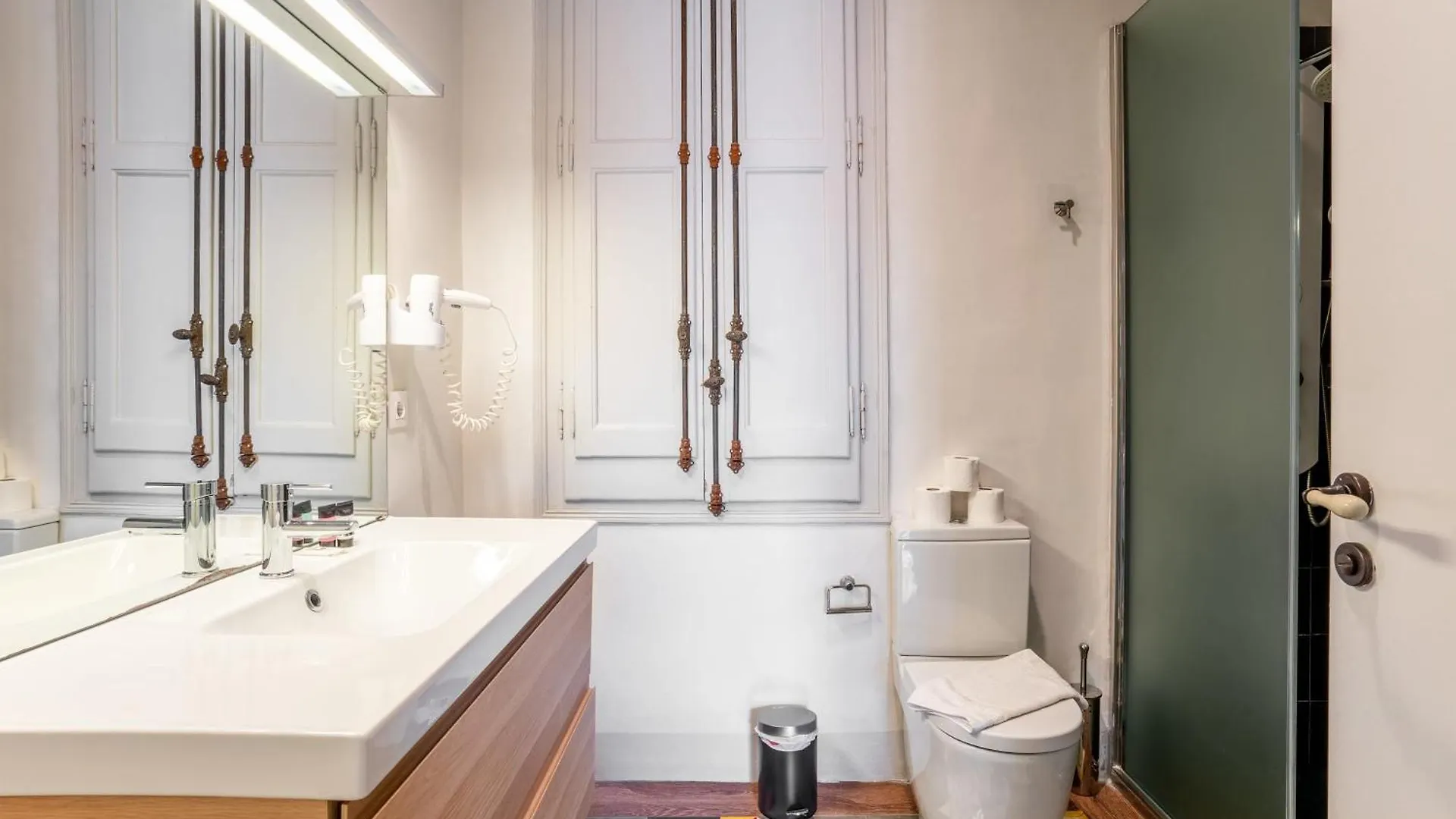 バルセロナPaseo De Gracia Catalan 4Bd With Private Terraceアパートメント